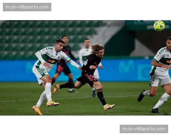 埃尔切防守体系构建思路，传控哲学与防守务实如何平衡